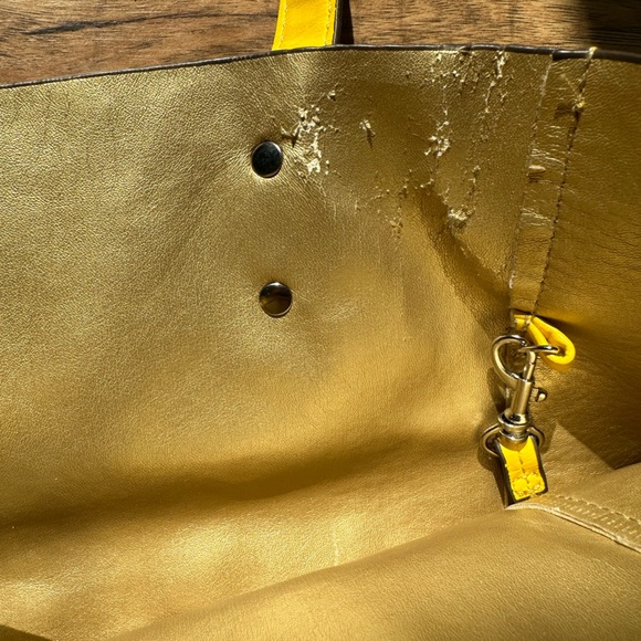 Beautiful roots leather yellow bag - Picture 3 of 5